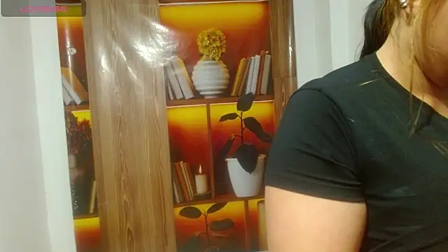 Snapshot of linazaenz chatting on 13, 3, 2026 linazaenz online show from 13, 3, 2026