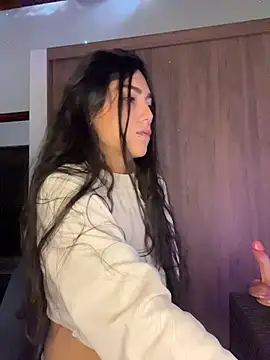 Twoshotsparty420 online show from 8, 4, 2026