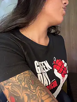 Twoshotsparty420 online show from 11, 4, 2026