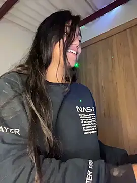 Twoshotsparty420 online show from 15, 4, 2026