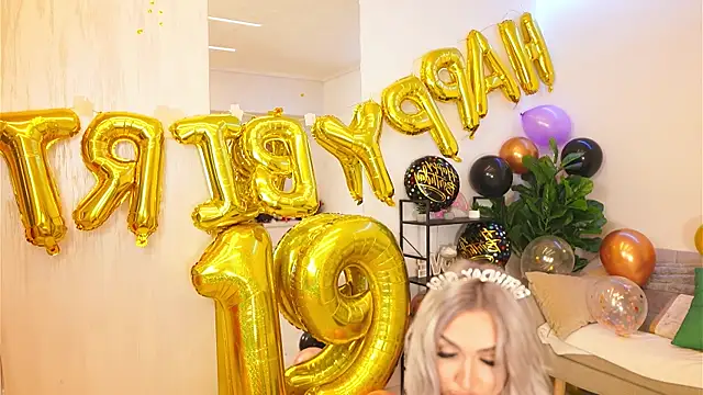 ArianaXO  online show from 22, 4, 2026