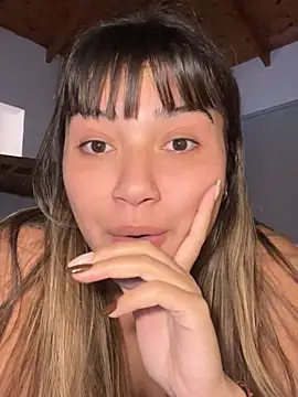 Snapshot of miicbebita chatting on 28, 5, 2026 miicbebita online show from 28, 5, 2026