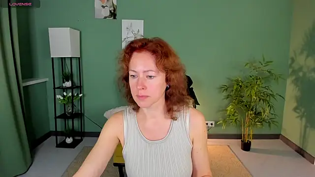 LeticiaRomano online show from 19, 6, 2026