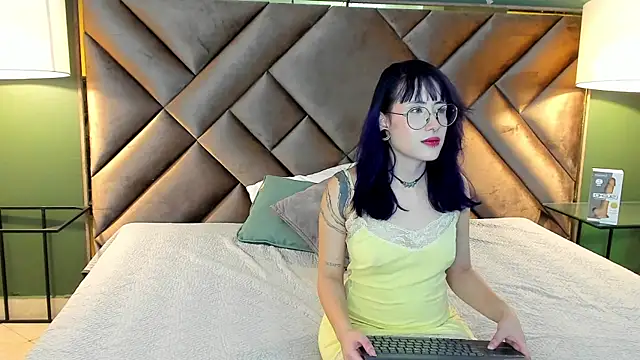 Snapshot of Rache_Roth chatting on 30, 4, 2026 Rache Roth online show from 30, 4, 2026