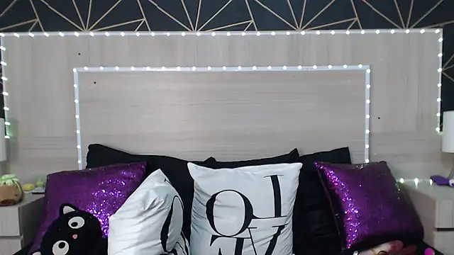 SamanthaMarcus online show from 16, 4, 2026