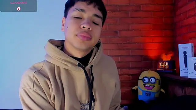 Lee Colee online show from 11, 4, 2026