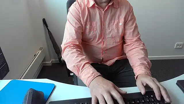 Snapshot of Buggemann chatting on 7, 7, 2026 Buggemann online show from 7, 7, 2026