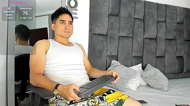 Snapshot of Christopher_Harris_ chatting on 15, 4, 2026 Christopher Harris online show from 15, 4, 2026