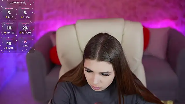 EmberCutee online show from 13, 3, 2026