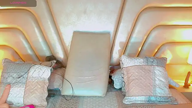 tiifannysexyhot online show from 17, 4, 2026