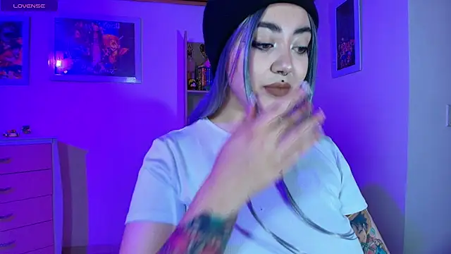 Nanachi uwu online show from 18, 4, 2026