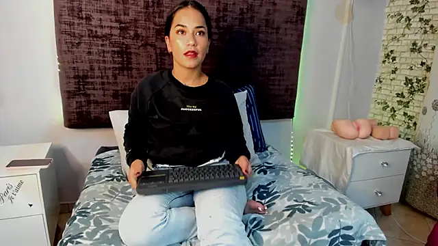 Snapshot of thyra-corall chatting on 7, 4, 2026 thyra-corall online show from 7, 4, 2026