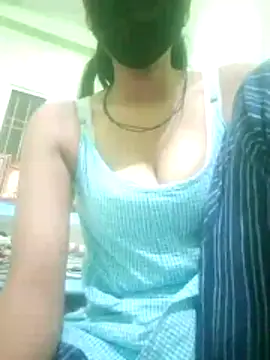 nidhiyadav00 online show from 17, 4, 2026