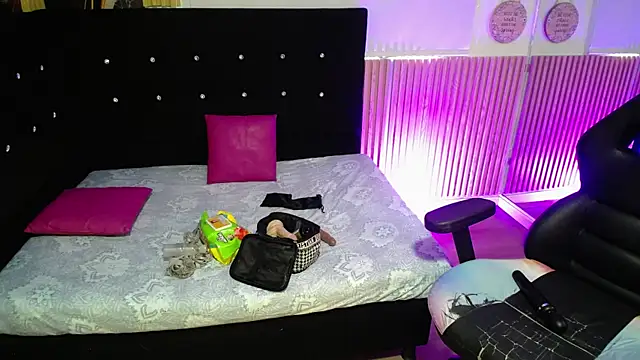 Ebony rizon online show from 19, 6, 2026