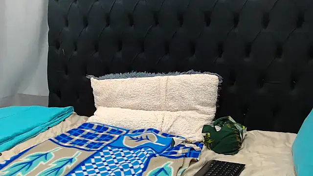 Dark Slim Thick online show from 25, 4, 2026