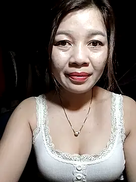 Snapshot of Yiyi102300 chatting on 7, 4, 2026 Yiyi102300 online show from 7, 4, 2026