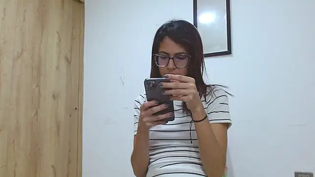 Emily Lopera online show from 20, 5, 2026