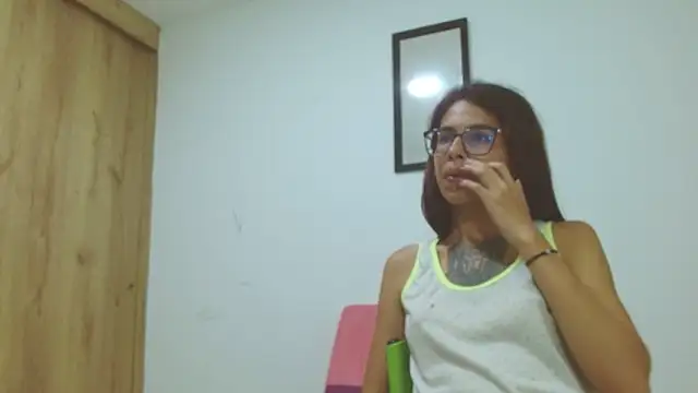 Emily Lopera online show from 27, 5, 2026