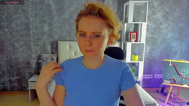 Snapshot of Shiny_Liss chatting on 12, 5, 2026 Shiny Liss online show from 12, 5, 2026