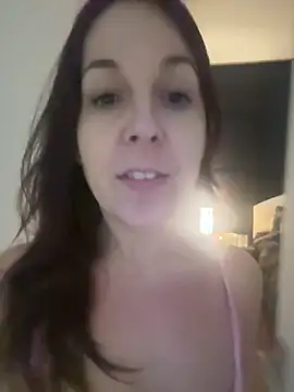 petitehotwife4u online show from 10, 4, 2026