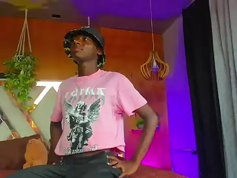 Snapshot of Luca_Sins chatting on 16, 3, 2026 Luca Sins online show from 16, 3, 2026