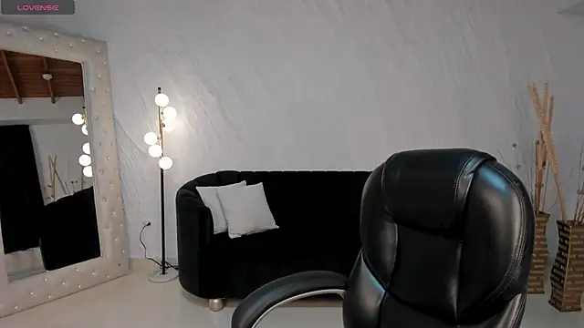 Snapshot of AntonellaDimeo chatting on 8, 5, 2026 AntonellaDimeo online show from 8, 5, 2026