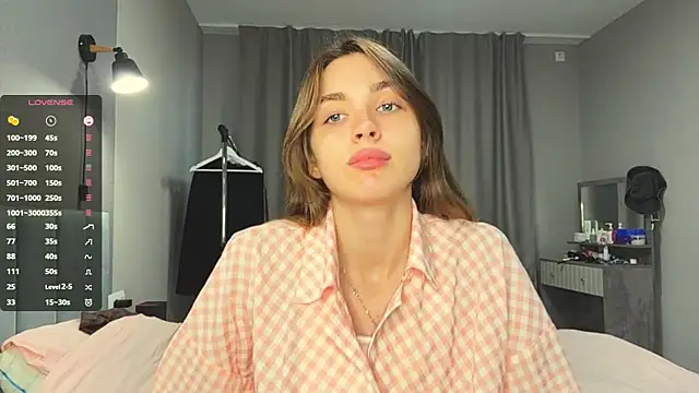 Snapshot of Veluxe chatting on 18, 7, 2026 Veluxe online show from 18, 7, 2026