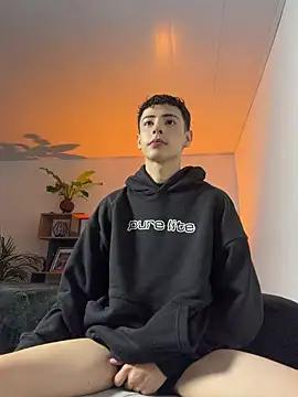 Snapshot of SebastianReed_ chatting on 15, 5, 2026 SebastianReed online show from 15, 5, 2026