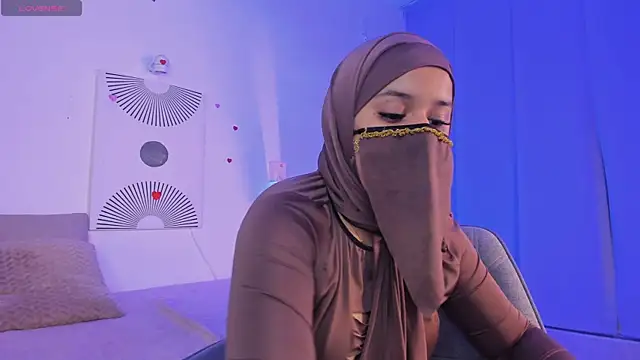 Snapshot of Aminaa_Kaarim chatting on 7, 7, 2026 Aminaa Kaarim online show from 7, 7, 2026