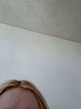 Snapshot of HeyItsChloe chatting on 21, 3, 2026 HeyItsChloe online show from 21, 3, 2026