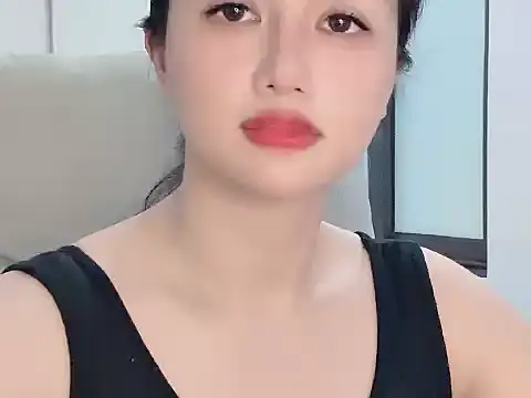 AmyLinee 1 online show from 8, 7, 2026