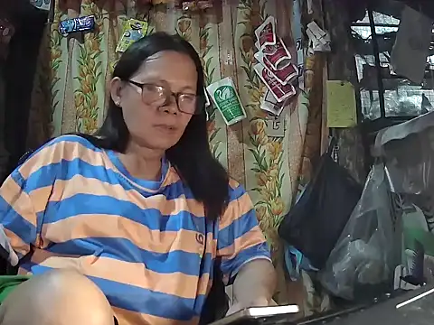 Snapshot of mommylicious_23 chatting on 28, 7, 2026 mommylicious 23 online show from 28, 7, 2026