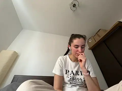 Snapshot of starlight_mo chatting on 27, 3, 2026 starlight mo online show from 27, 3, 2026