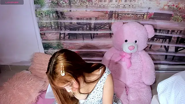 little doll18  online show from 10, 6, 2026