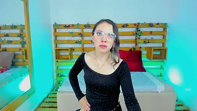 Snapshot of Ashley_Benoit chatting on 9, 4, 2026 Ashley Benoit online show from 9, 4, 2026