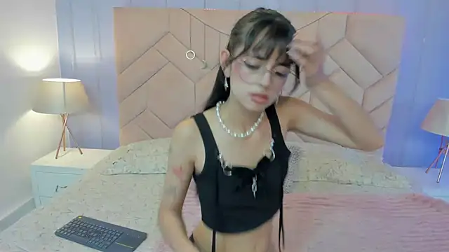Snapshot of Eimy_Blaze chatting on 27, 5, 2026 Eimy Blaze online show from 27, 5, 2026