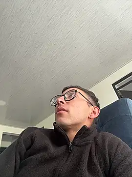 Snapshot of LeonBlazze chatting on 4, 7, 2026 LeonBlazze online show from 4, 7, 2026