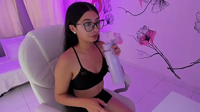 AishaNoor online show from 14, 4, 2026