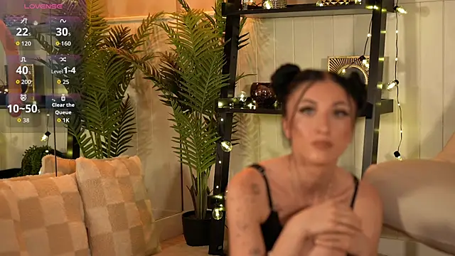 Snapshot of EllieJules chatting on 28, 7, 2026 EllieJules online show from 28, 7, 2026