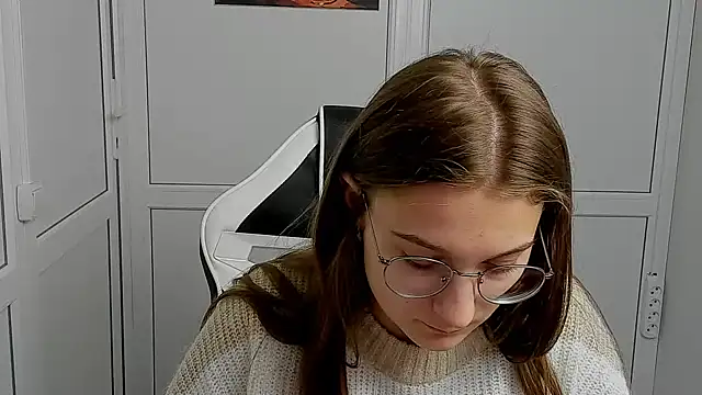 Mia kristal online show from 5, 4, 2026