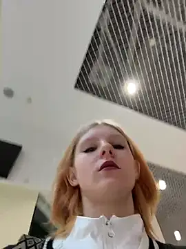 Snapshot of NinaParri chatting on 27, 4, 2026 NinaParri online show from 27, 4, 2026