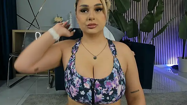Snapshot of CurvyyVanessa chatting on 28, 3, 2026 CurvyyVanessa online show from 28, 3, 2026