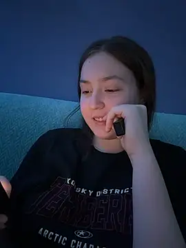 Snapshot of charmingggirl chatting on 15, 4, 2026 charmingggirl online show from 15, 4, 2026