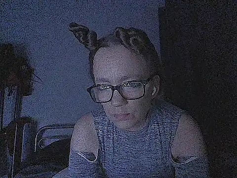 LizzieZ1975 online show from 9, 5, 2026