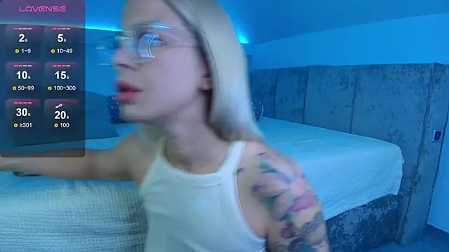 Snapshot of BluEyesKate chatting on 24, 6, 2026 BluEyesKate online show from 24, 6, 2026