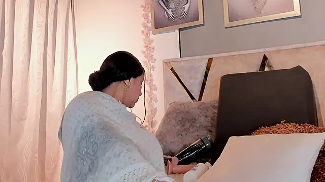 Mrs Daniels online show from 7, 4, 2026