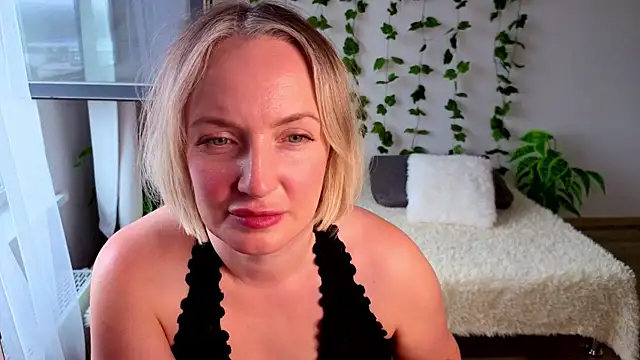 MonikFoxi online show from 2, 7, 2026