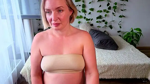 MonikFoxi online show from 12, 7, 2026