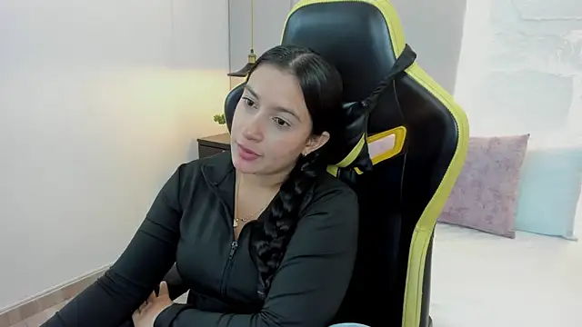 kira relish online show from 14, 4, 2026