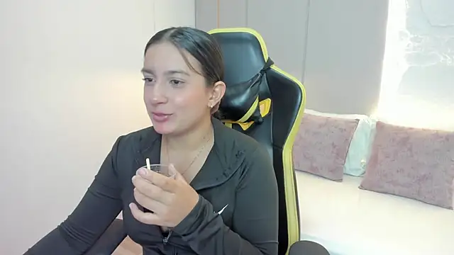kira relish online show from 20, 4, 2026